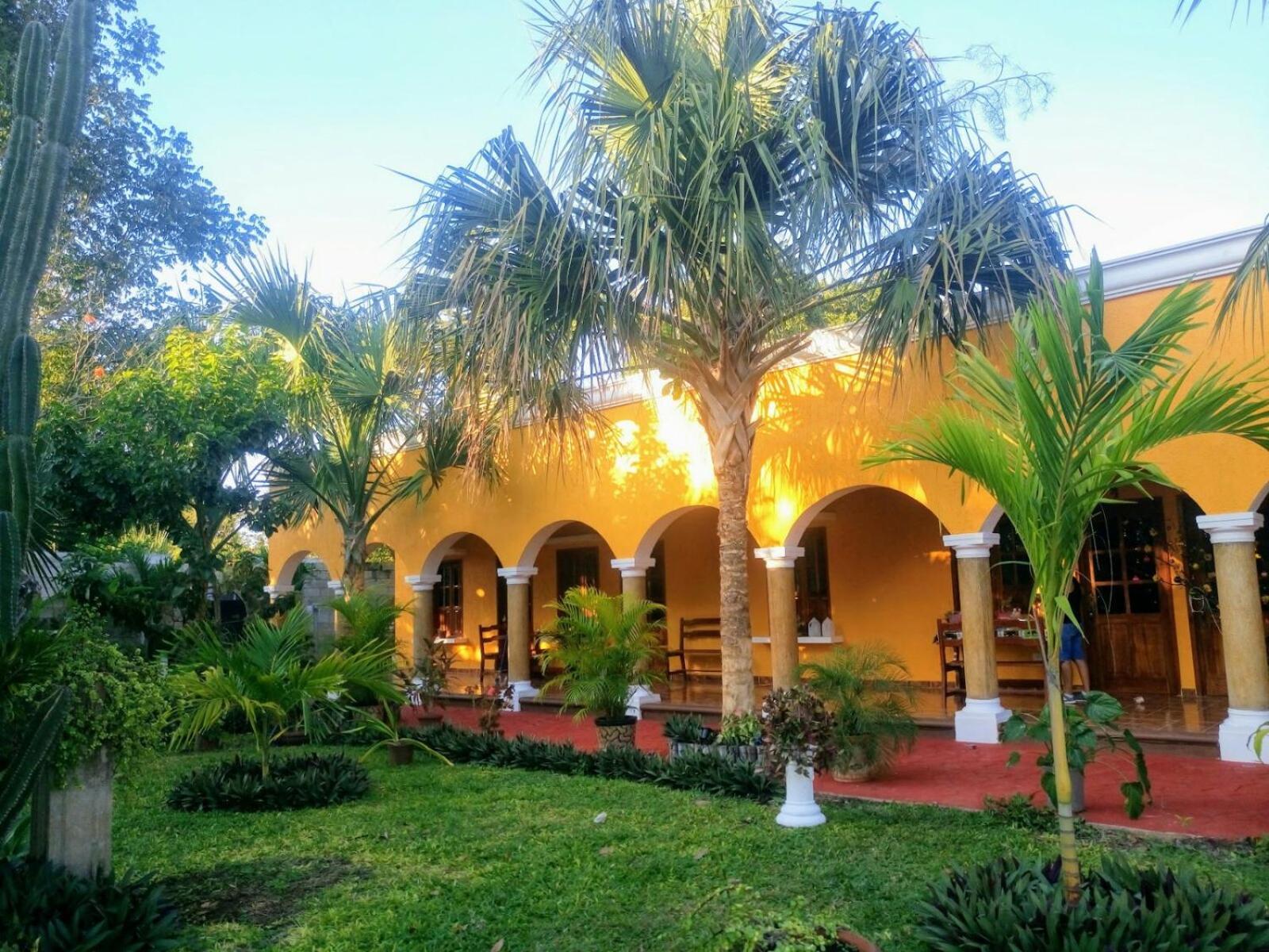 Hotel Casa Palagui Colonial Valladolid  Exterior foto