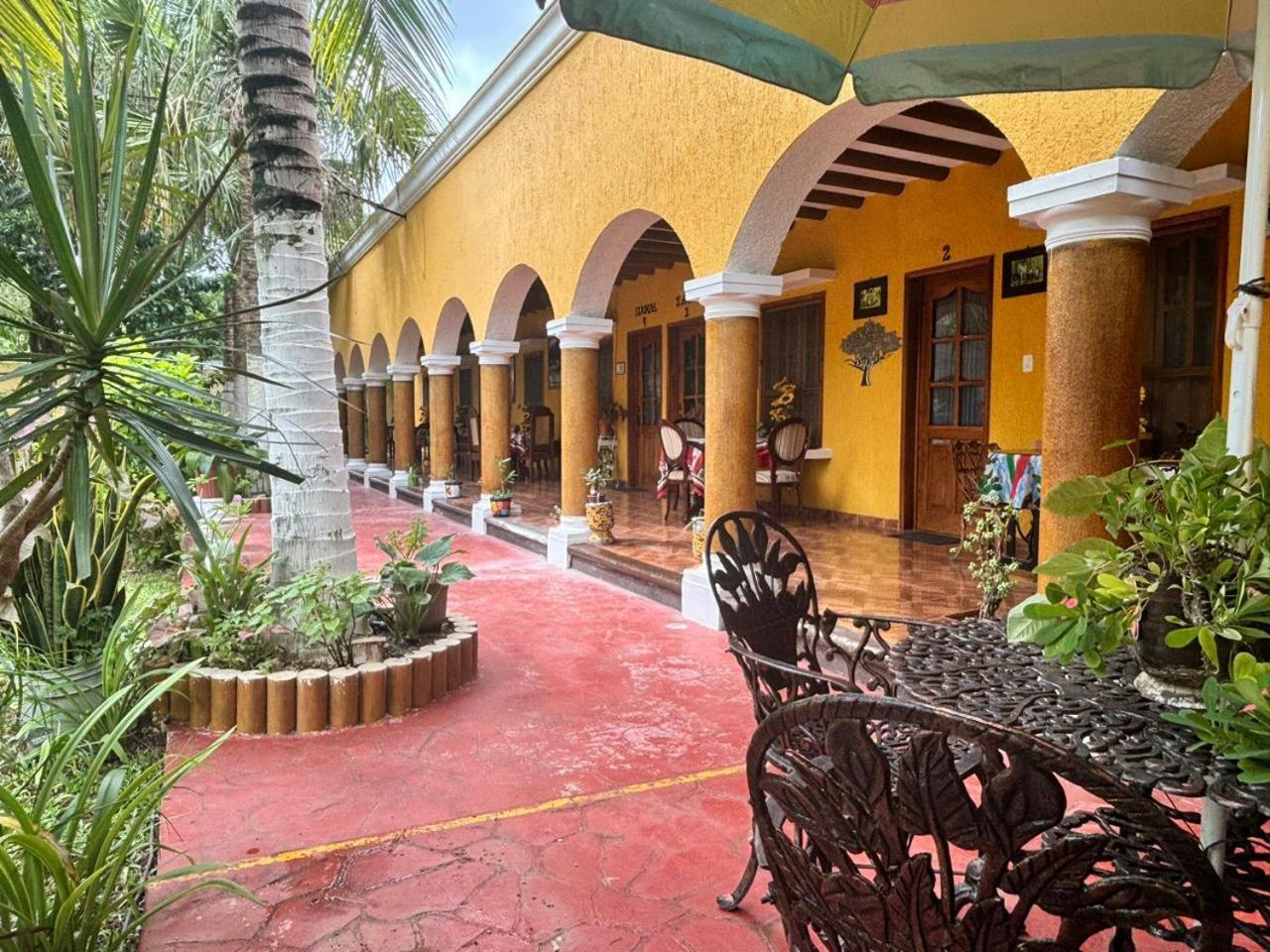 Hotel Casa Palagui Colonial Valladolid  Exterior foto